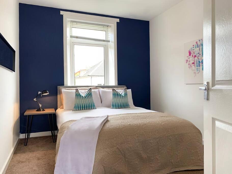 Modern And Vibrantly Designed Apartment Motherwell Eksteriør billede