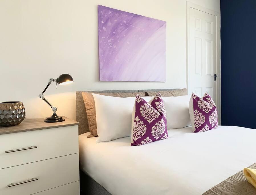 Modern And Vibrantly Designed Apartment Motherwell Eksteriør billede