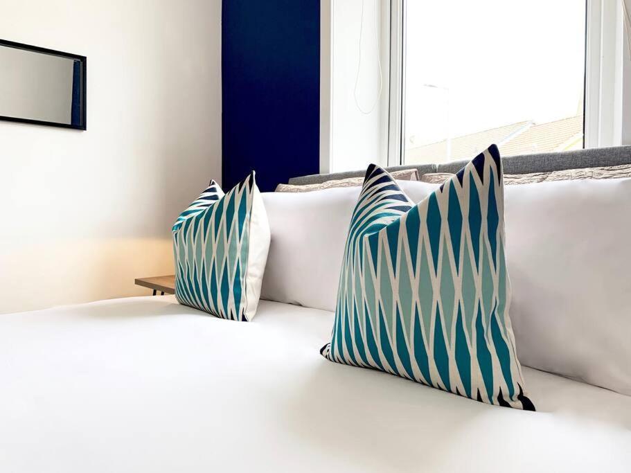 Modern And Vibrantly Designed Apartment Motherwell Eksteriør billede